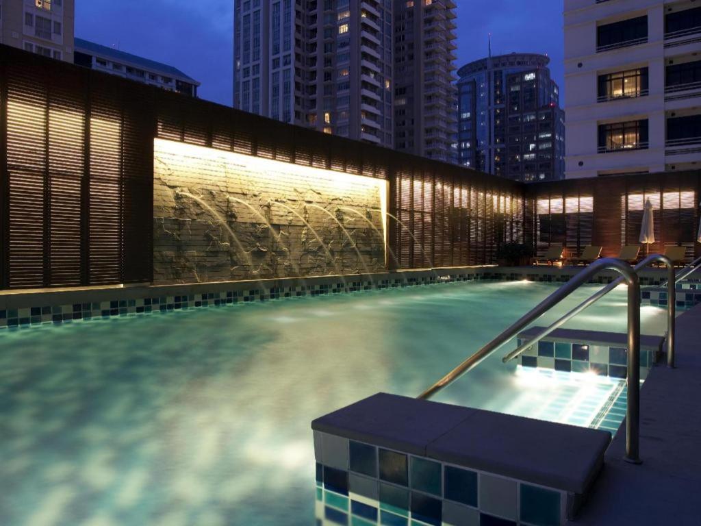 בנגקוק The Duchess Hotel מראה חיצוני תמונה The swimming pool at the hotel